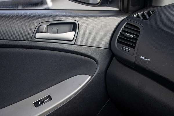 2016 Hyundai Accent Active RB4