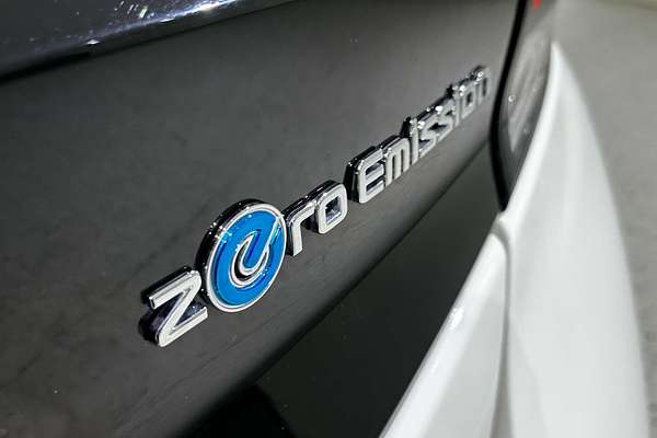 2019 Nissan LEAF  ZE1