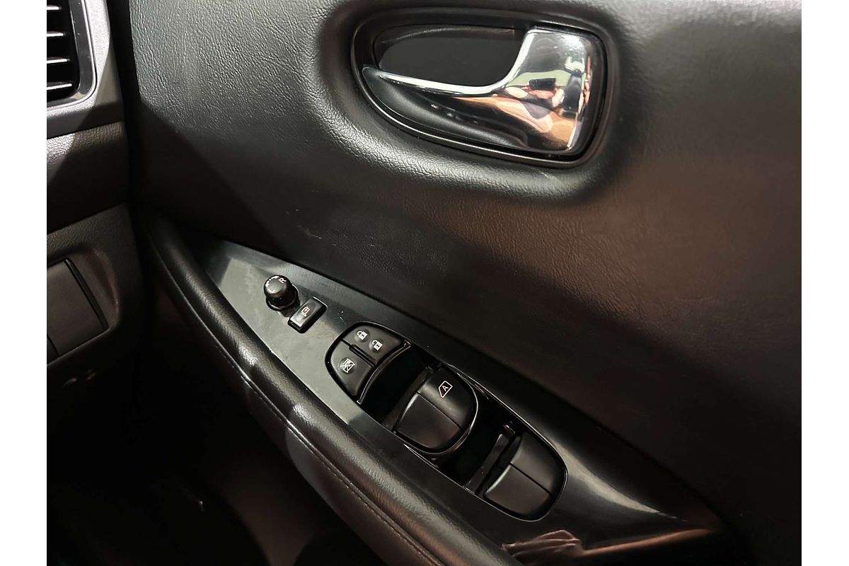 2019 Nissan LEAF  ZE1
