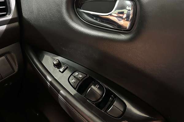 2019 Nissan LEAF  ZE1