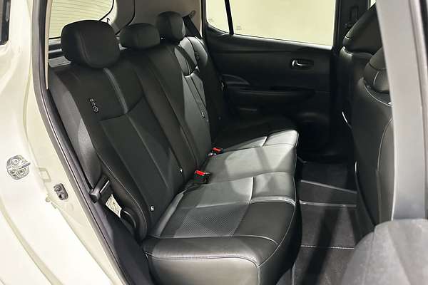 2019 Nissan LEAF  ZE1