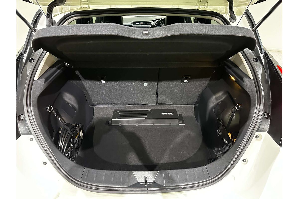 2019 Nissan LEAF  ZE1