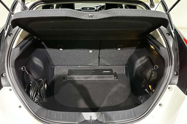 2019 Nissan LEAF  ZE1
