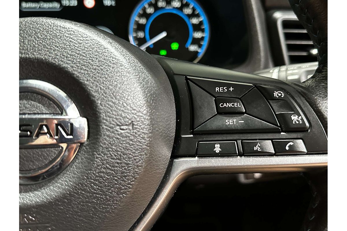 2019 Nissan LEAF  ZE1