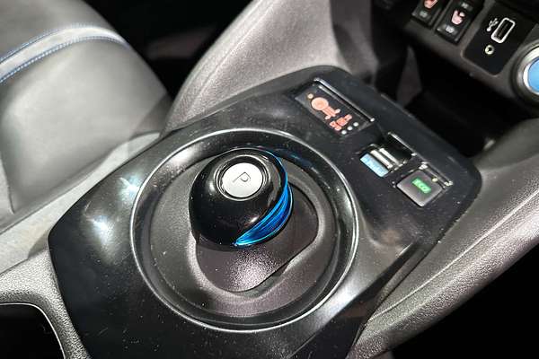 2019 Nissan LEAF  ZE1