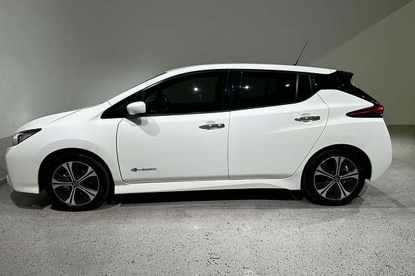 2019 Nissan LEAF  ZE1
