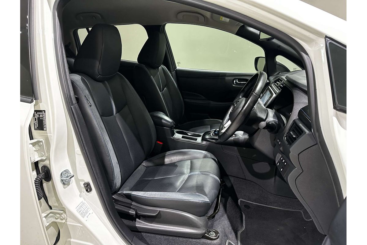 2019 Nissan LEAF  ZE1