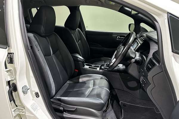 2019 Nissan LEAF  ZE1