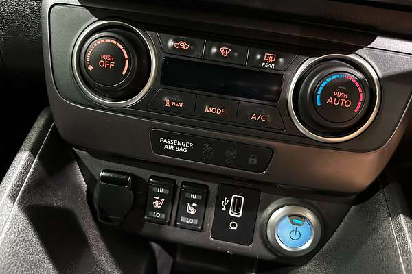 2019 Nissan LEAF  ZE1