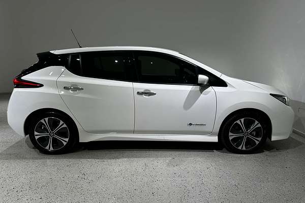 2019 Nissan LEAF  ZE1