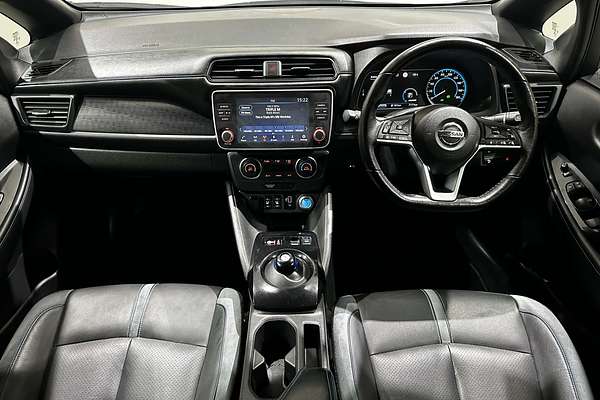 2019 Nissan LEAF  ZE1