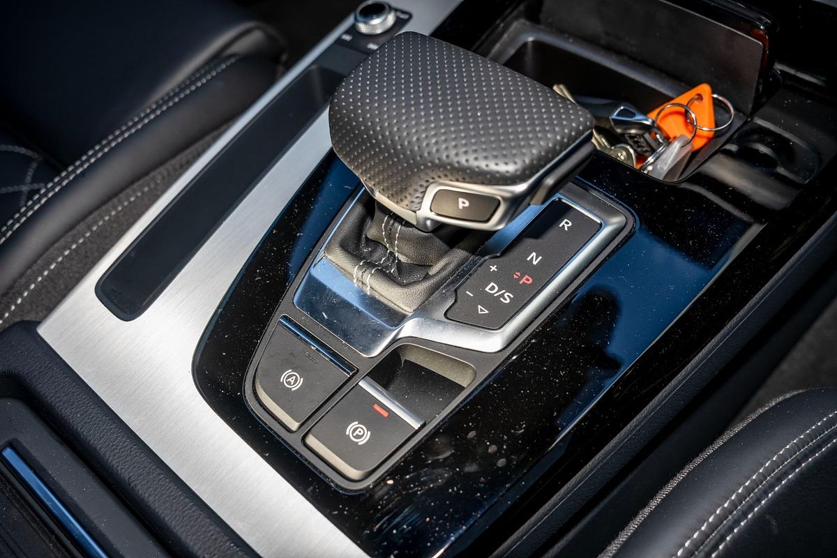 2024 Audi Q5 45 TFSI S line FY
