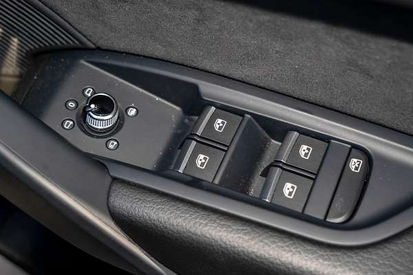 2024 Audi Q5 45 TFSI S line FY