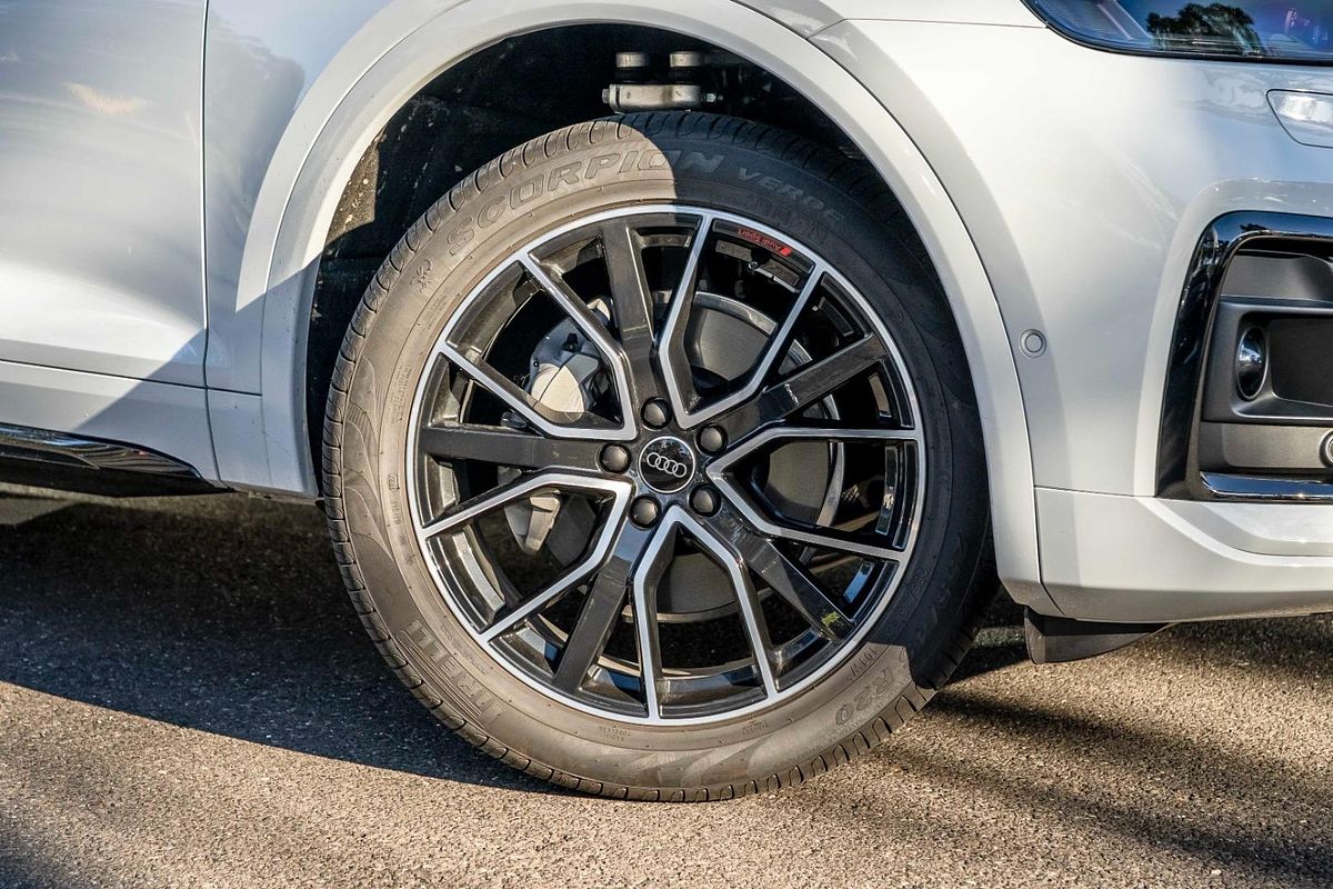 2024 Audi Q5 45 TFSI S line FY