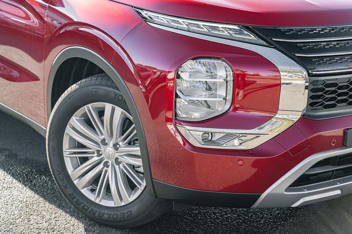 2025 Mitsubishi Outlander LS ZM