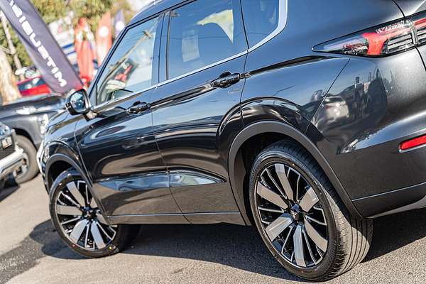 2025 Mitsubishi Outlander Exceed ZM