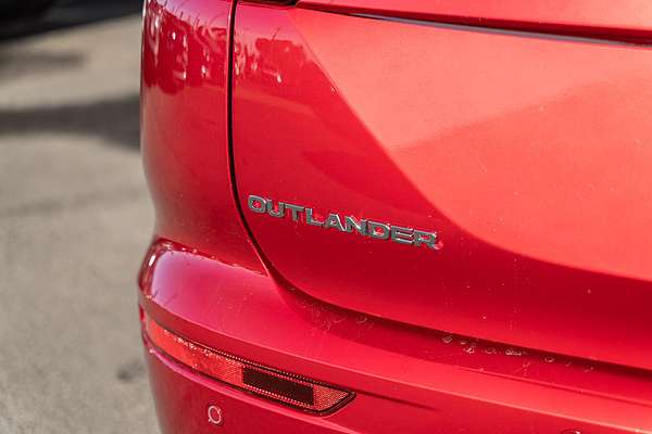2025 Mitsubishi Outlander LS ZM