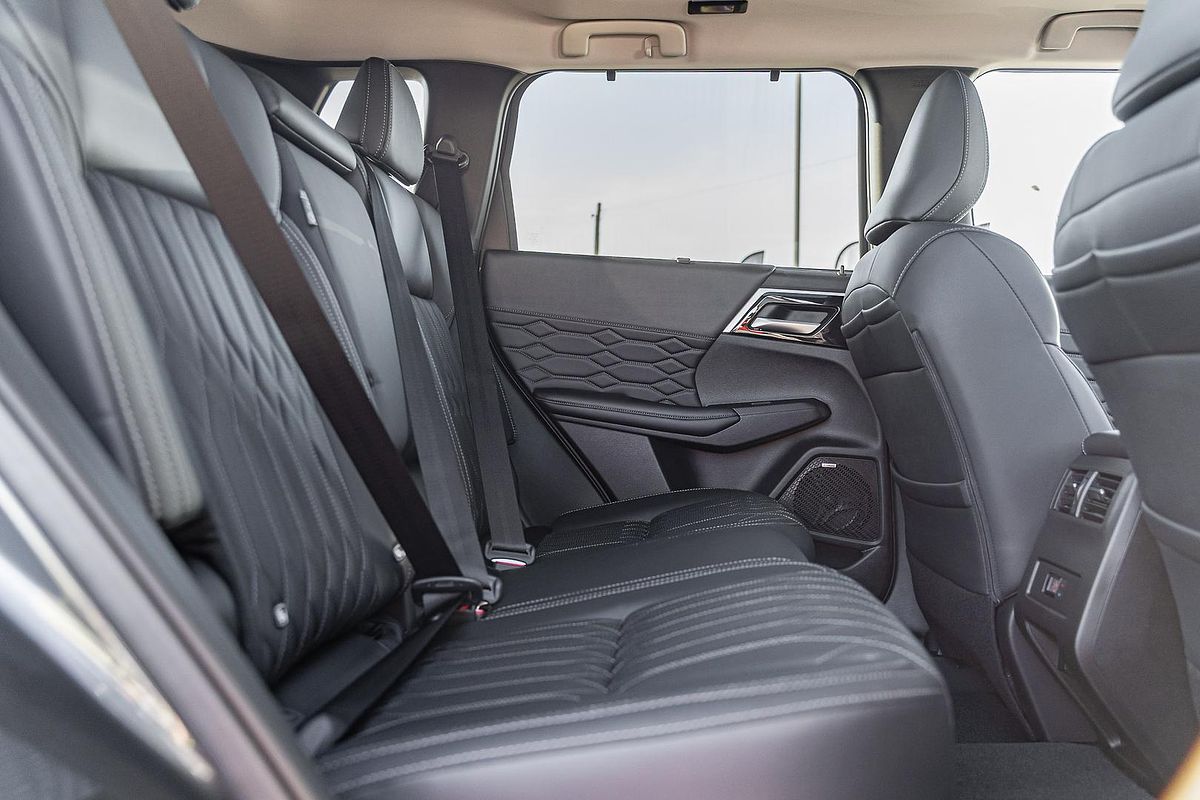 2025 Mitsubishi Outlander Exceed ZM