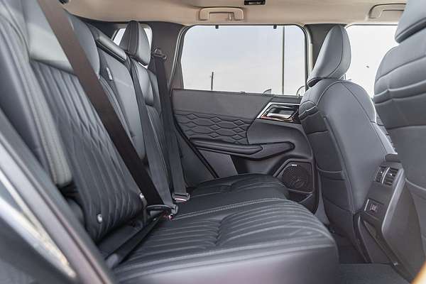 2025 Mitsubishi Outlander Exceed ZM