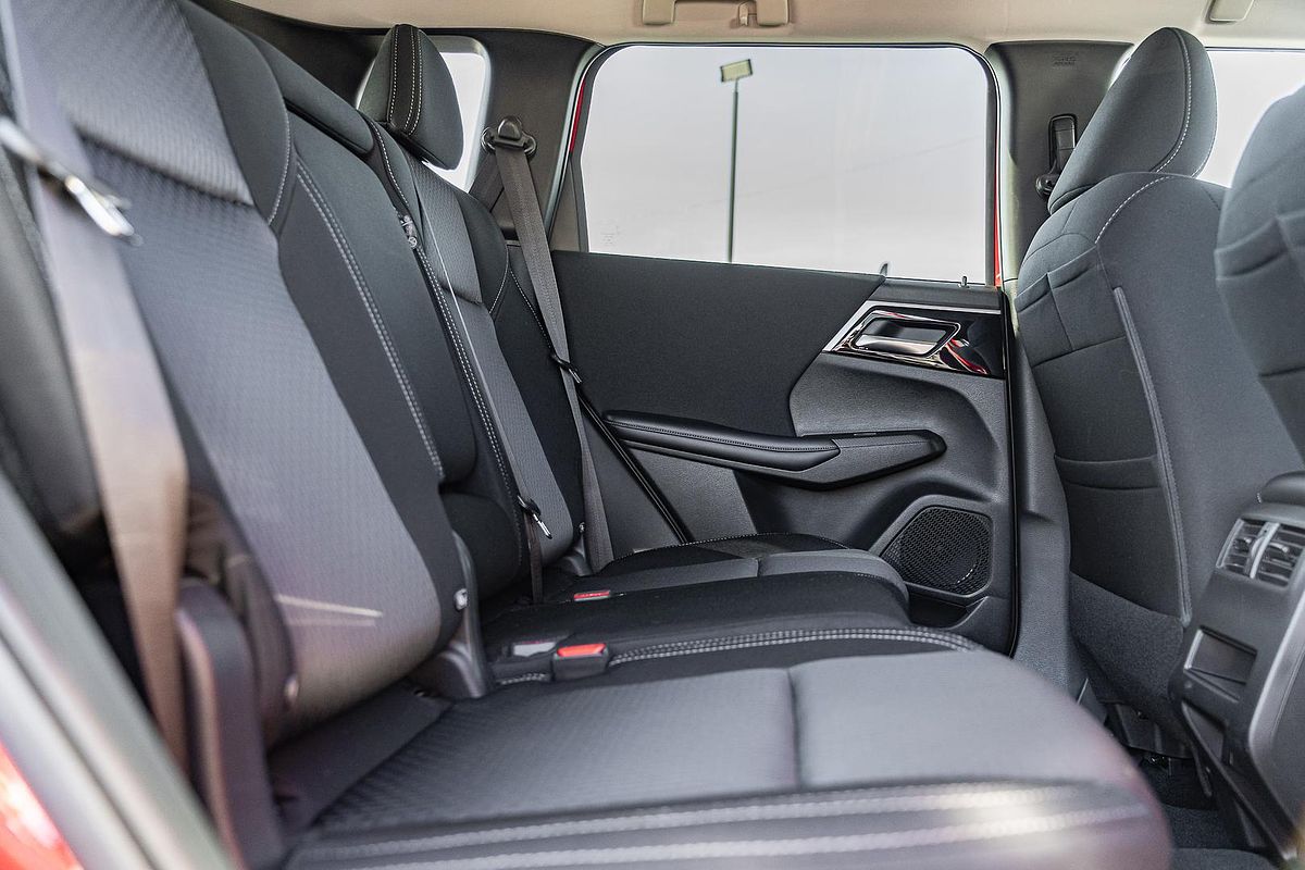2025 Mitsubishi Outlander LS ZM