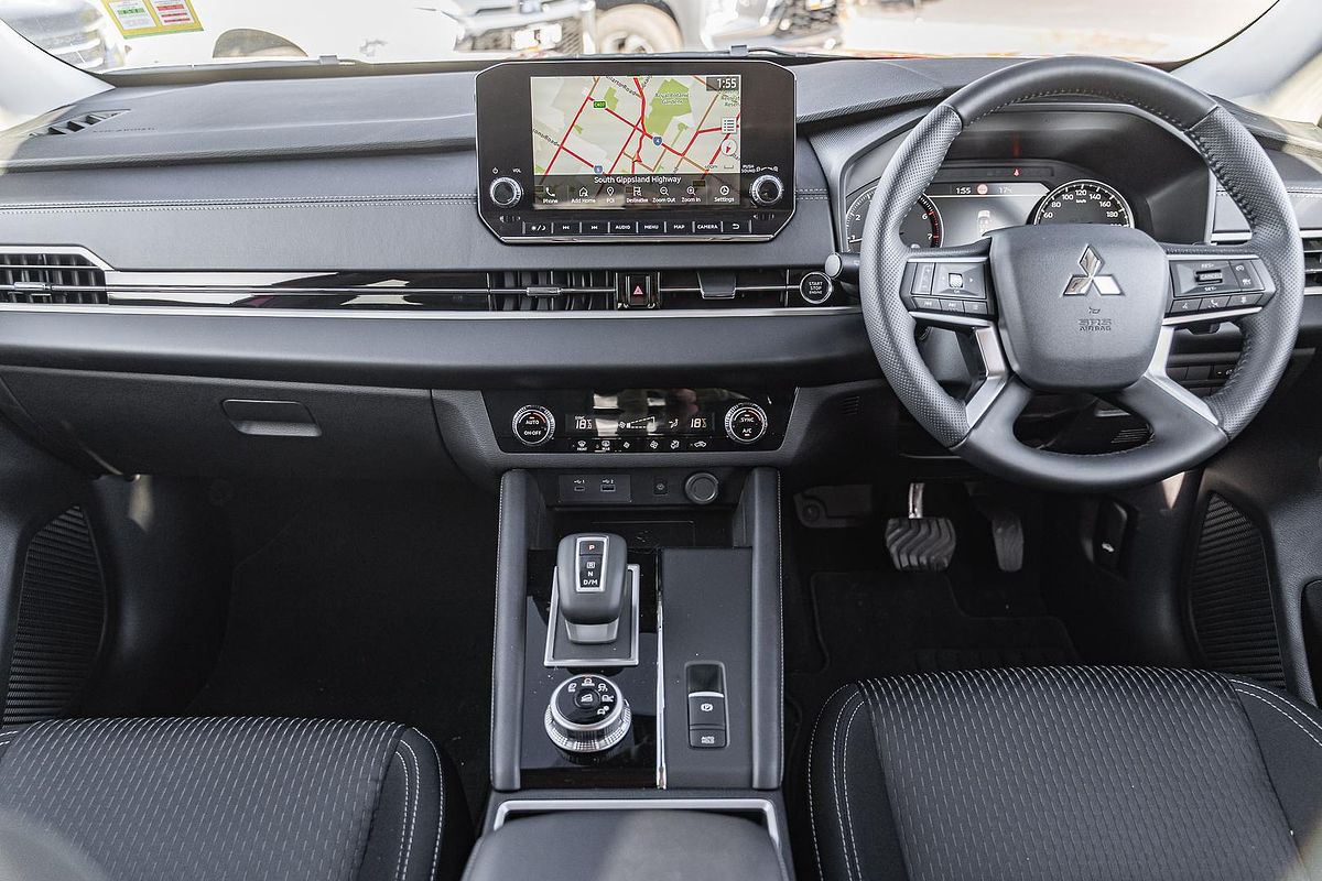 2025 Mitsubishi Outlander LS ZM