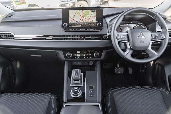 2025 Mitsubishi Outlander LS ZM