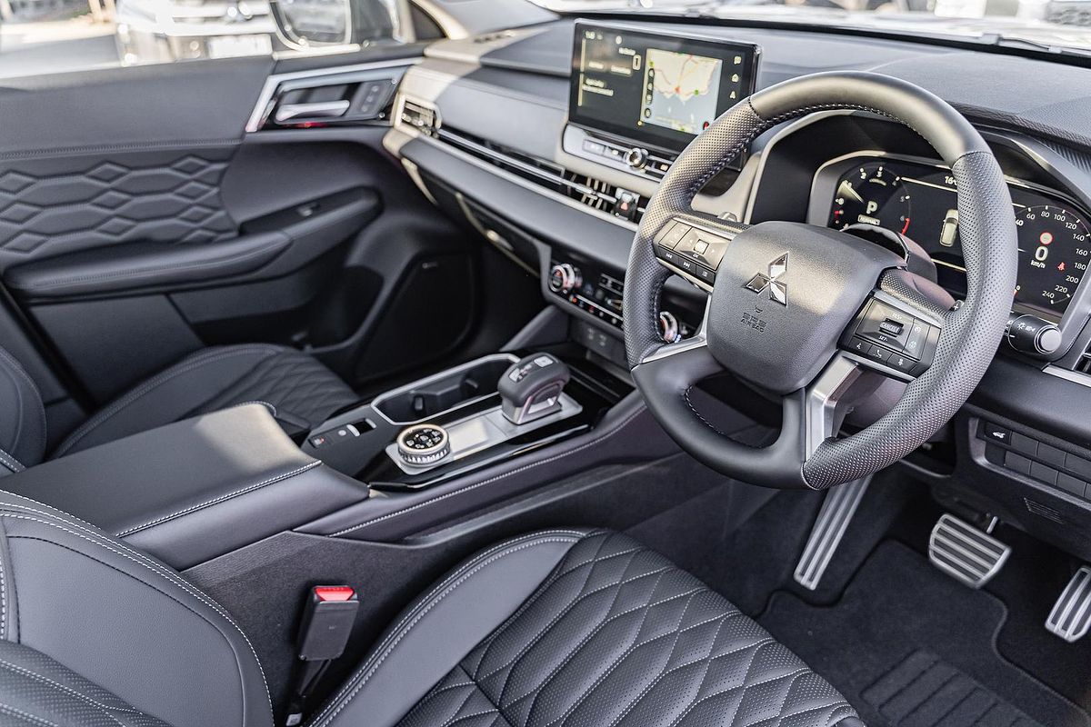 2025 Mitsubishi Outlander Exceed ZM