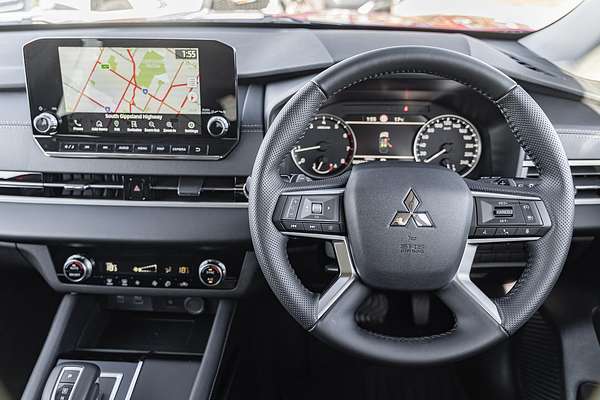 2025 Mitsubishi Outlander LS ZM