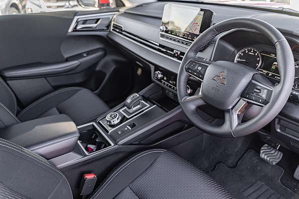 2025 Mitsubishi Outlander LS ZM