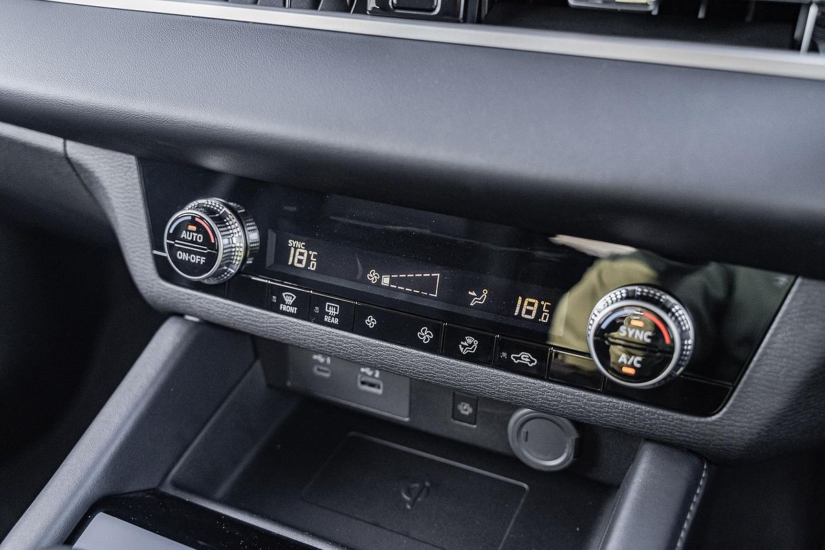 2025 Mitsubishi Outlander LS ZM