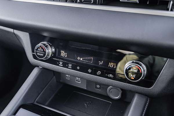 2025 Mitsubishi Outlander LS ZM