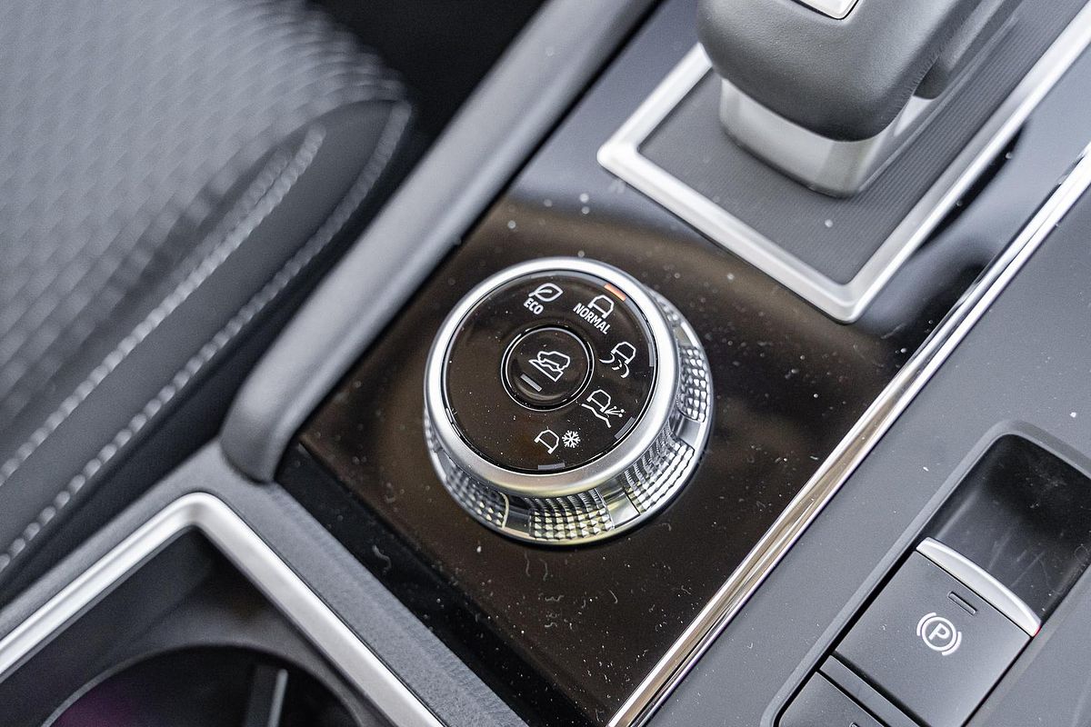 2025 Mitsubishi Outlander LS ZM