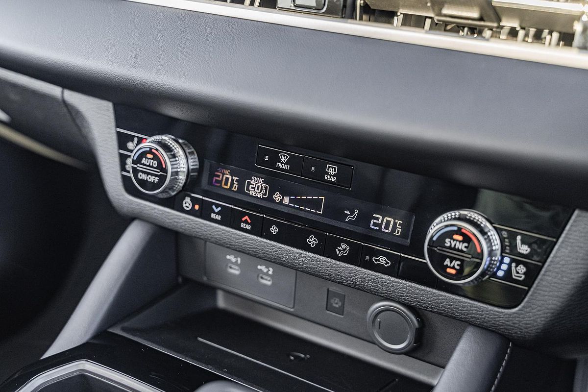 2025 Mitsubishi Outlander Exceed ZM