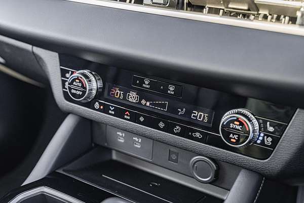 2025 Mitsubishi Outlander Exceed ZM