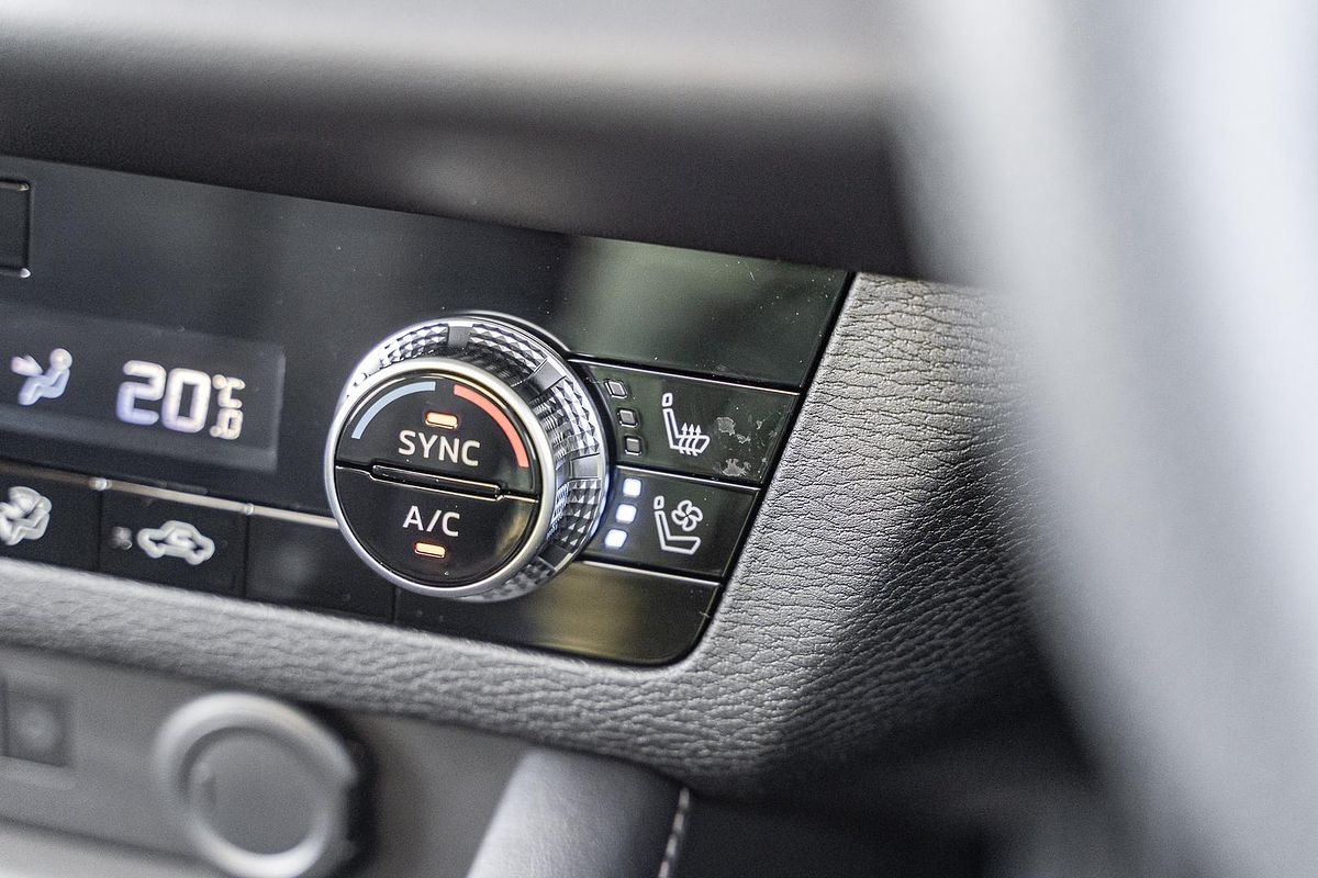 2025 Mitsubishi Outlander Exceed ZM