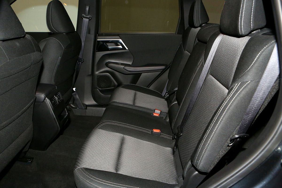 2024 Mitsubishi Outlander LS ZM