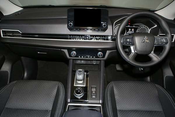 2024 Mitsubishi Outlander LS ZM