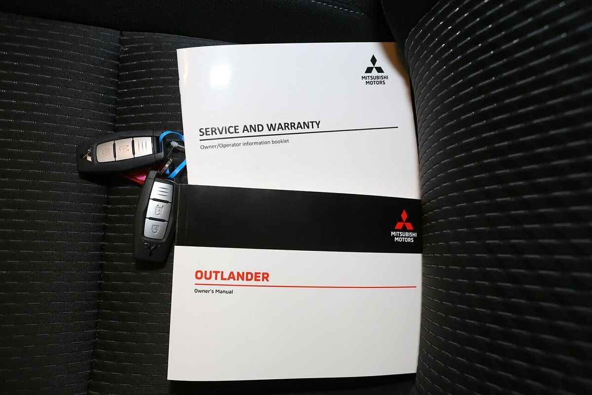 2024 Mitsubishi Outlander LS ZM