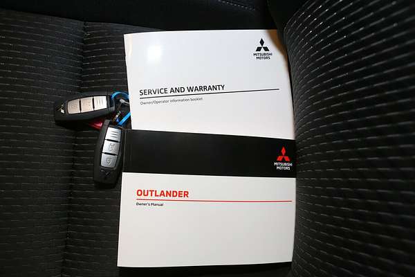 2024 Mitsubishi Outlander LS ZM