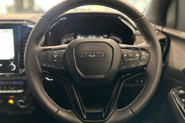 2025 Isuzu D-MAX BLADE 4X4