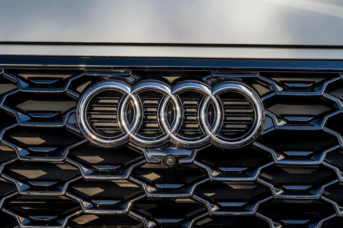 2024 Audi Q5 45 TFSI S line FY