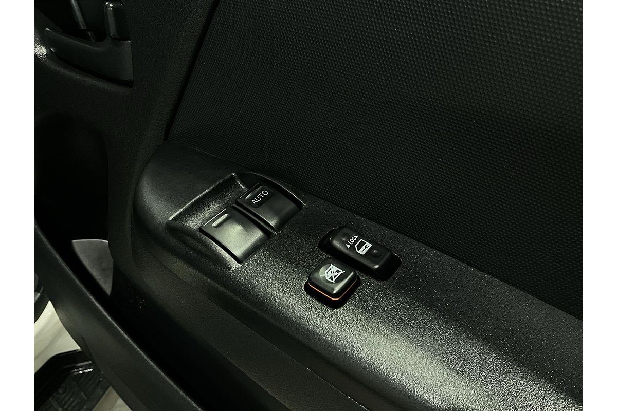2011 Toyota Hiace Commuter TRH223R