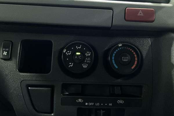 2011 Toyota Hiace Commuter TRH223R