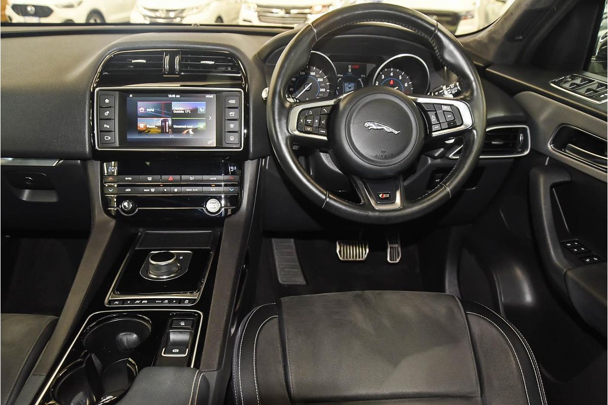 2017 Jaguar F-PACE 35t S X761