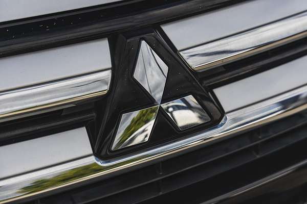 2022 Mitsubishi Outlander ES ZM