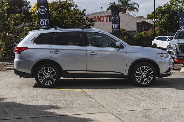 2022 Mitsubishi Outlander ES ZM