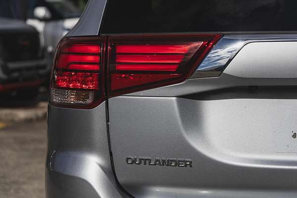2022 Mitsubishi Outlander ES ZM
