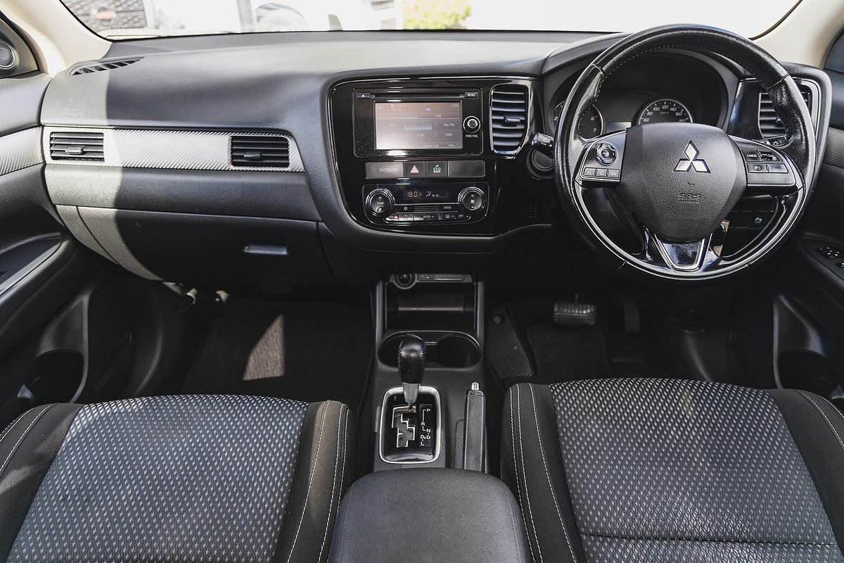 2022 Mitsubishi Outlander ES ZM