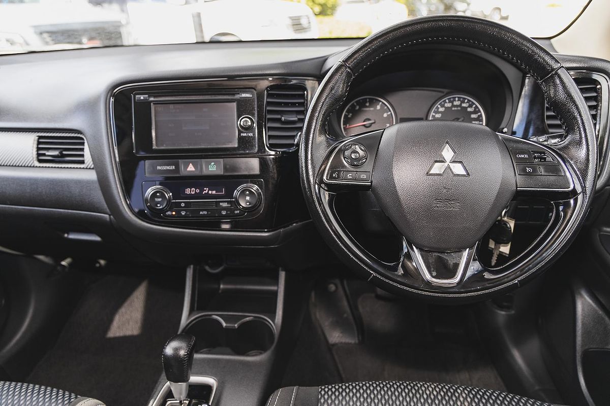 2022 Mitsubishi Outlander ES ZM