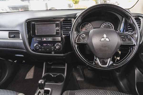 2022 Mitsubishi Outlander ES ZM